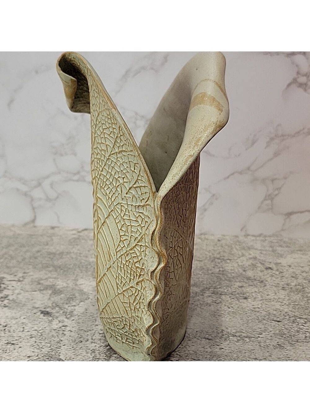 Textured Leaf Patterned Ceramic Vase - Picture 3 of 8